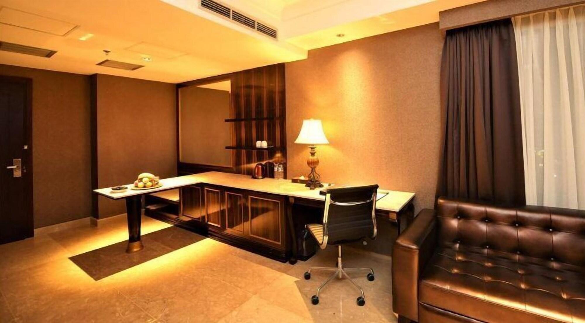 Myko Hotel & Convention Center Makassar Eksteriør billede