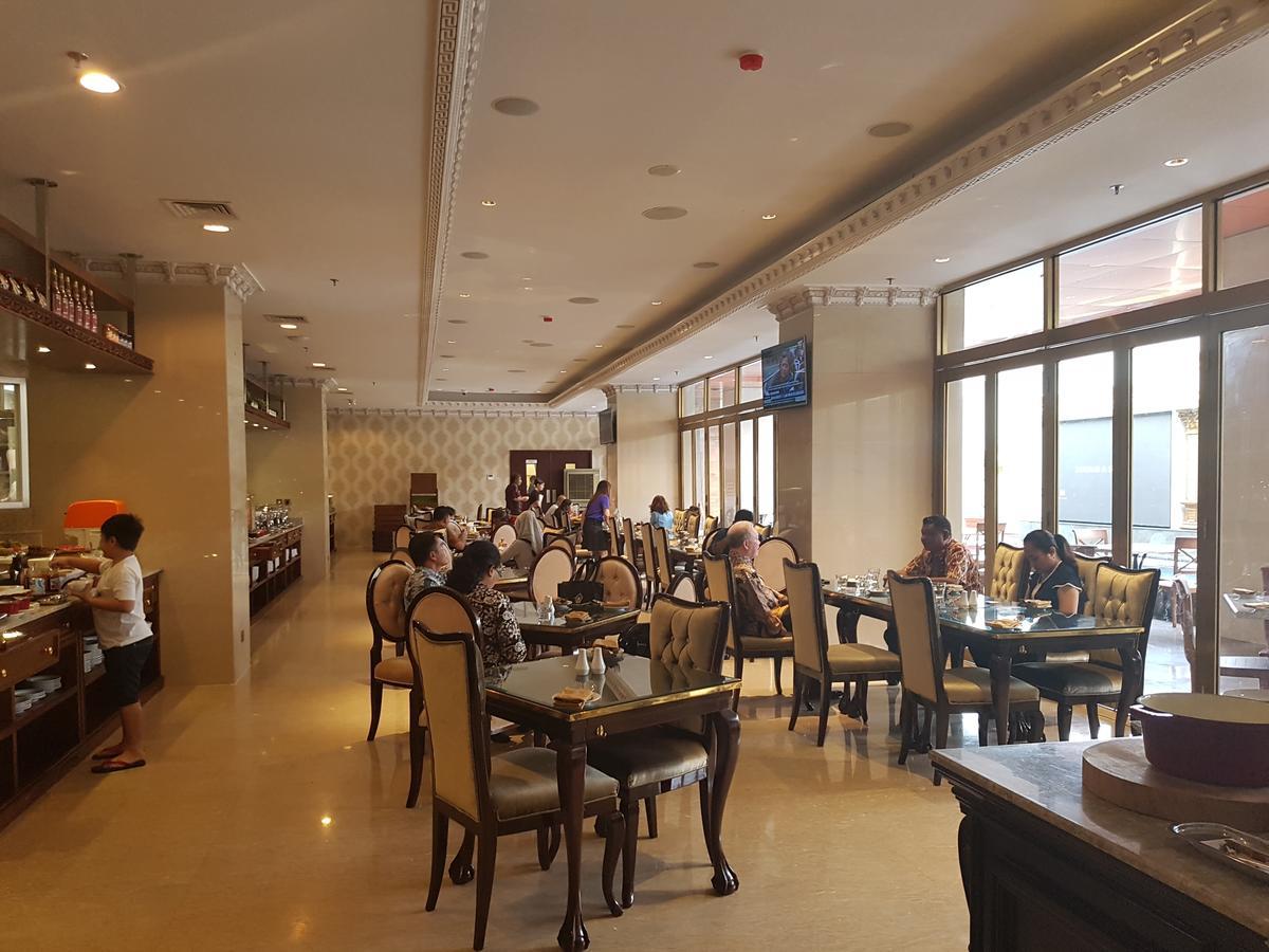 Myko Hotel & Convention Center Makassar Eksteriør billede